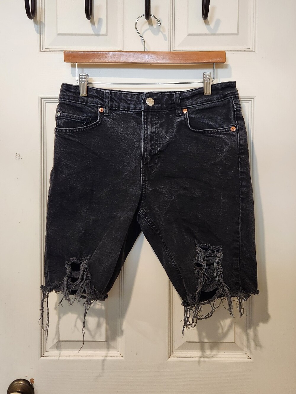 H&M dark gray distressed jeans shorts